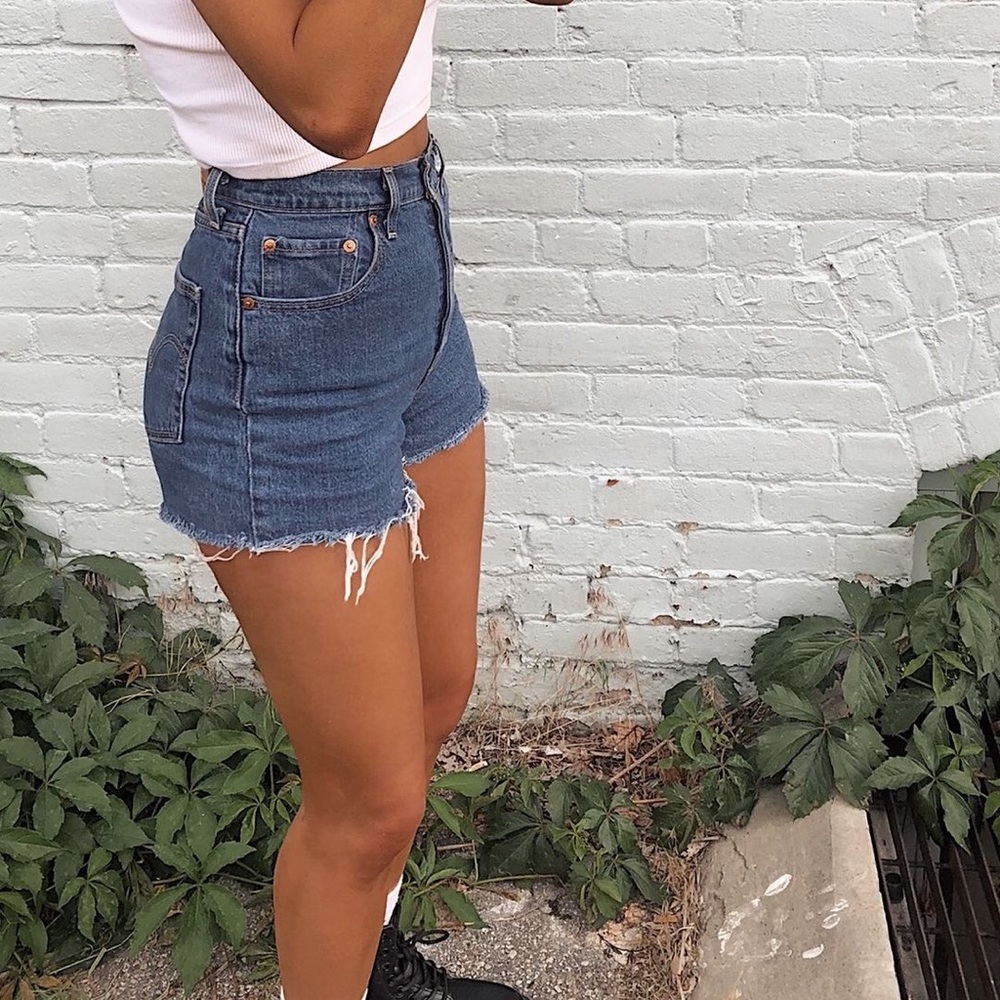 LEVI’S RIBCAGE SHORTS URBAN OUTFITTERS